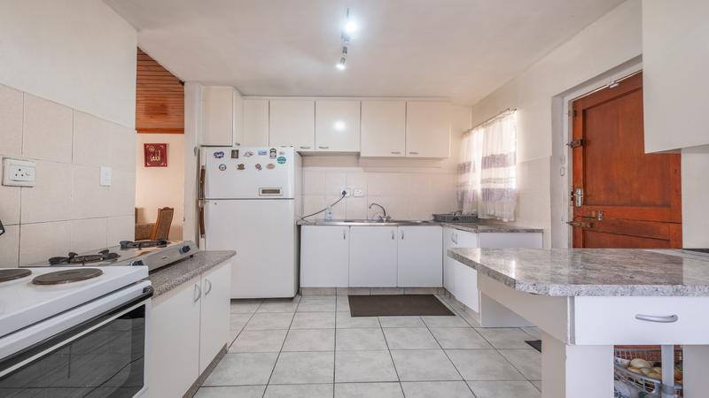 4 Bedroom Property for Sale in Cravenby Western Cape